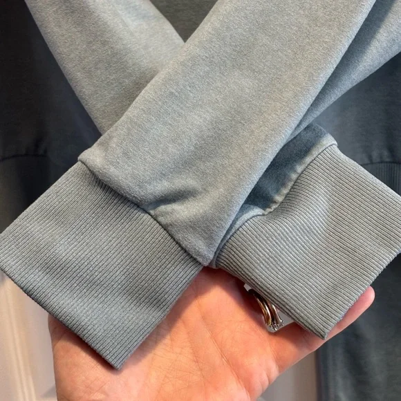 Vuori Women's Blue Gray Green Halo Top & Joggers Set - Picture 10 of 10